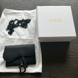 Dior SADDLE NANO POUCH
Black Ultramatte Calfskin